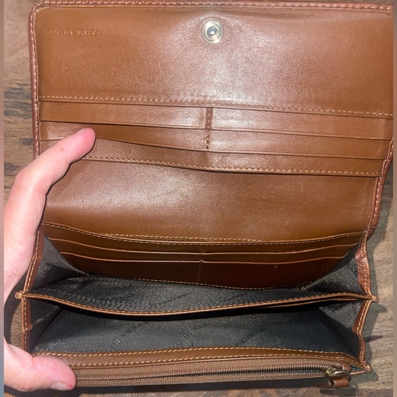 BURBERRY Checked Continental Wallet - Picture 5 of 7